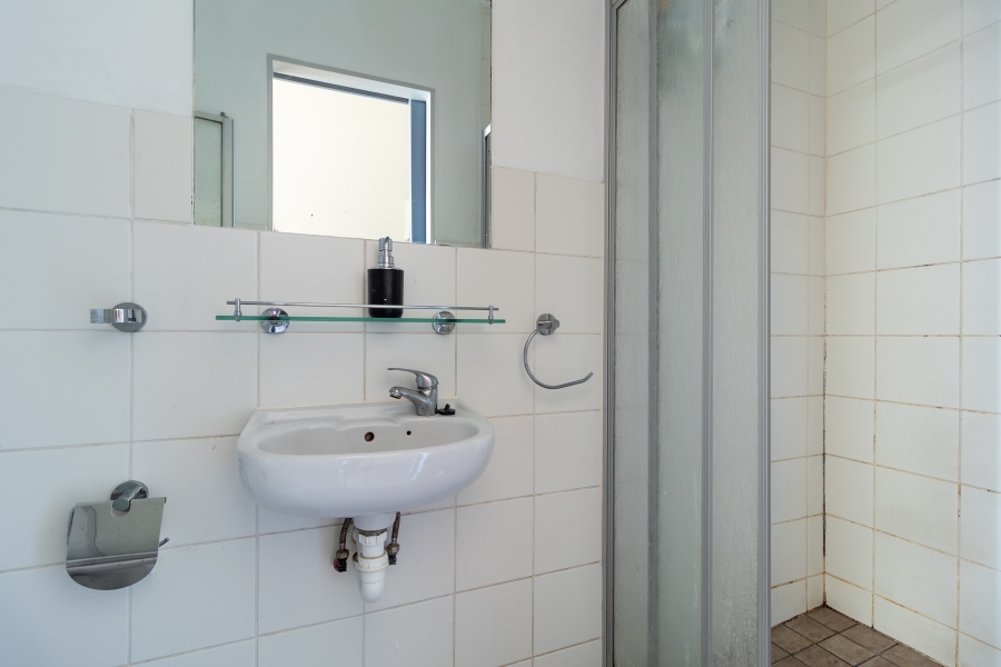 1 Bedroom Property for Sale in Zonnebloem Western Cape